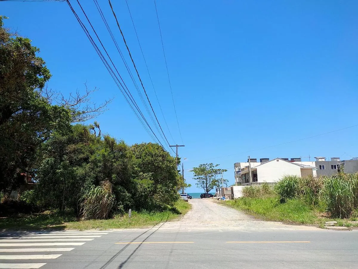 Casa Brisa do Mar Itapoá conforto à uma quadra da praia Itapoa (Santa Catarina)