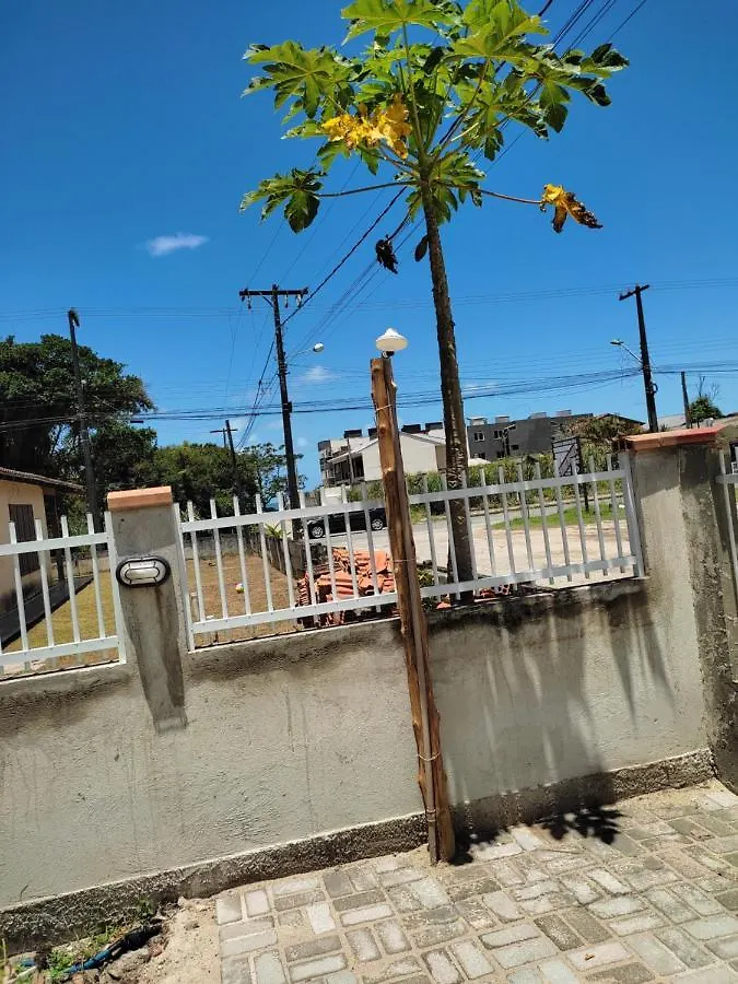 Casa Brisa do Mar Itapoá conforto à uma quadra da praia