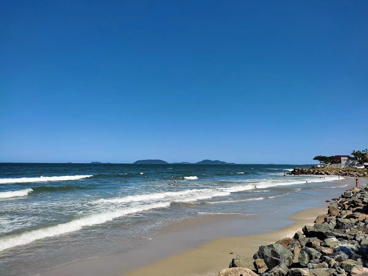 Casa Brisa do Mar Itapoá conforto à uma quadra da praia