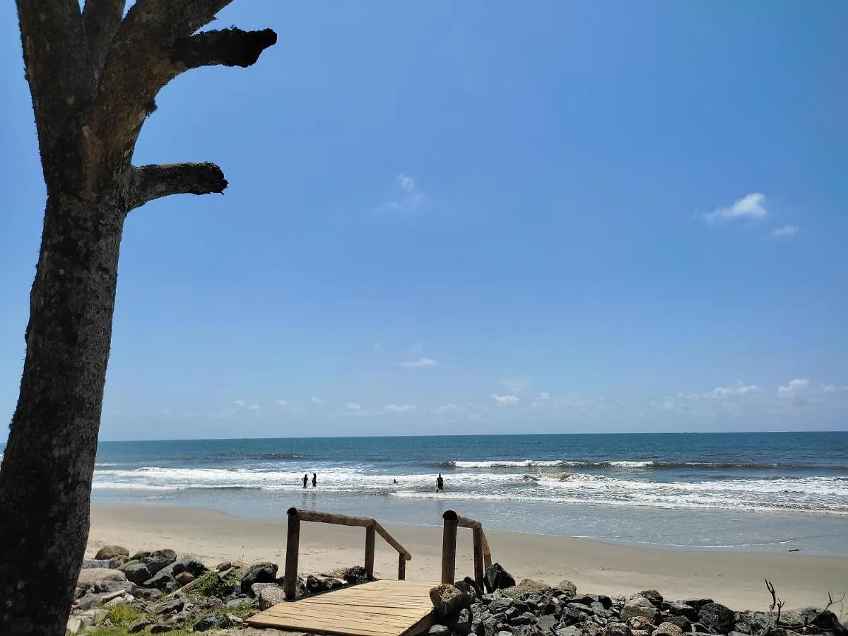 Casa Brisa do Mar Itapoá conforto à uma quadra da praia 0*, Itapoa (Santa Catarina) Brasil