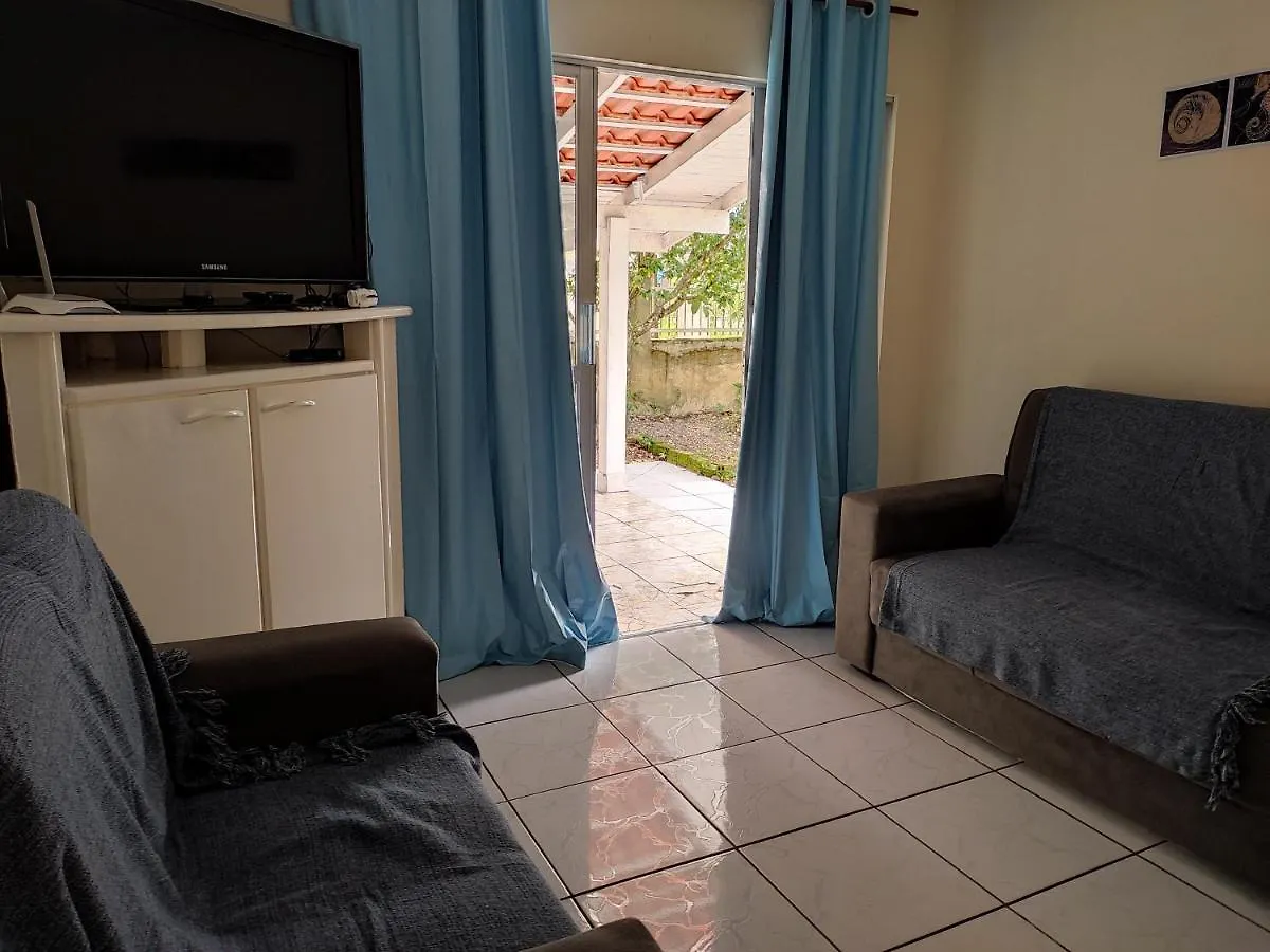Casa Brisa do Mar Itapoá conforto à uma quadra da praia Itapoa (Santa Catarina)