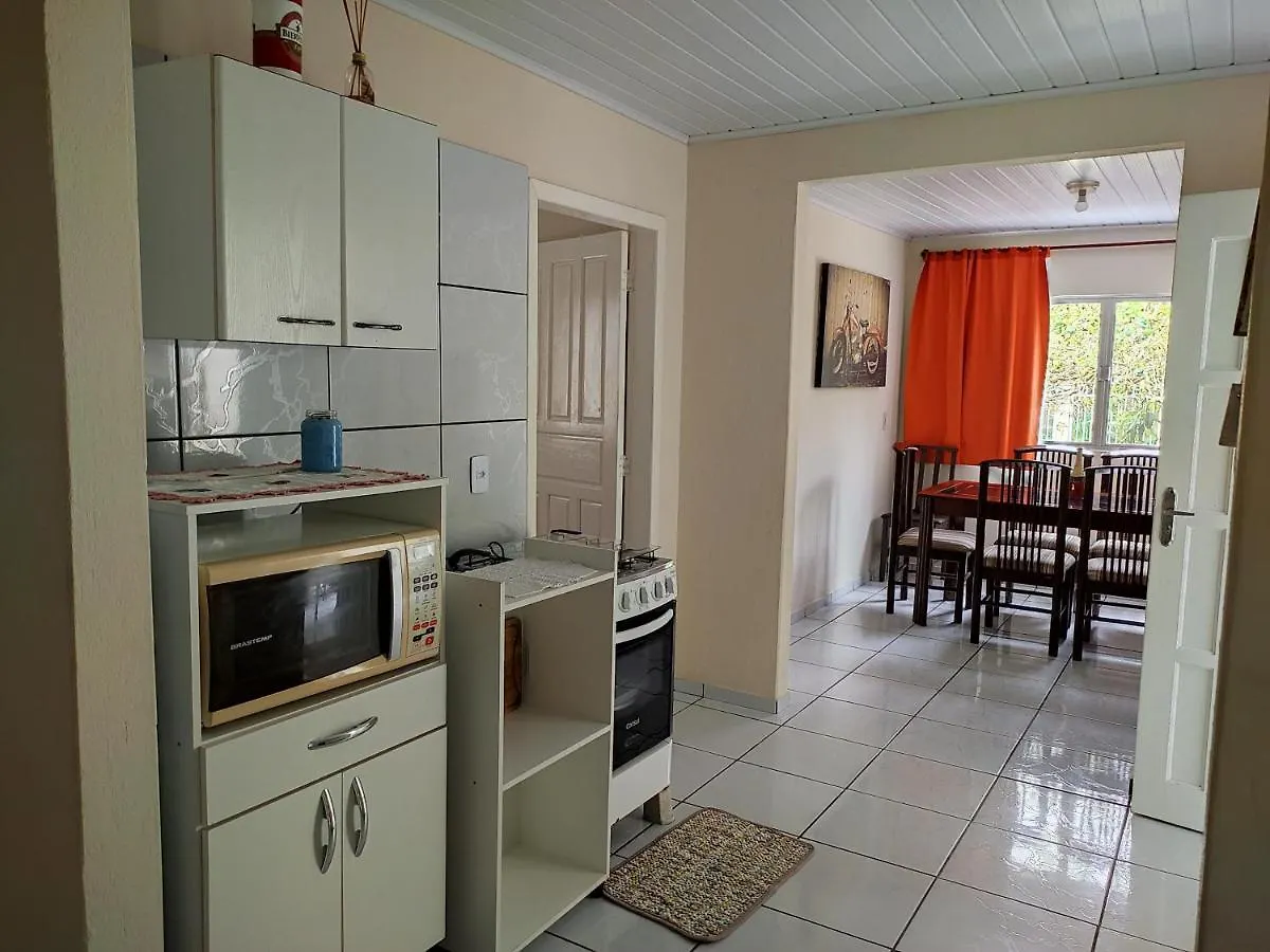 Casa Brisa do Mar Itapoá conforto à uma quadra da praia 0*, Itapoa (Santa Catarina) Brasil